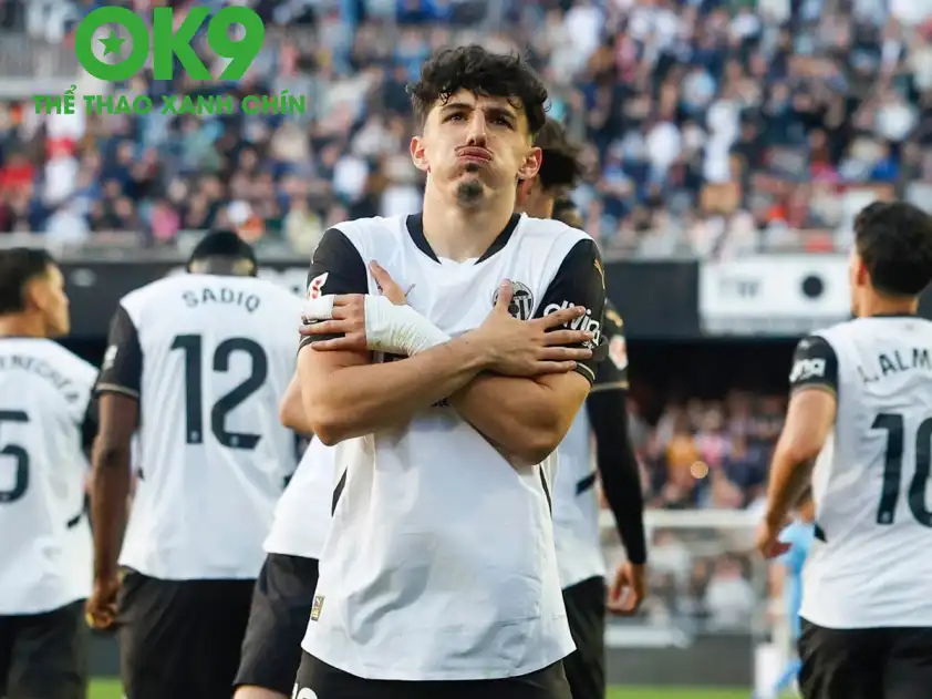 Valencia và Sevilla đang ở khu vực nửa dưới bảng xếp hạng (Ảnh: Marca) Valencia và Sevilla đang ở khu vực nửa dưới bảng xếp hạng (Ảnh: Marca)